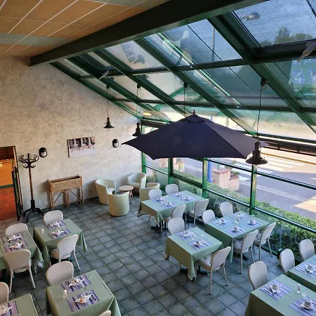 L'auberge De L'olive Dompierre-sur-Besbre